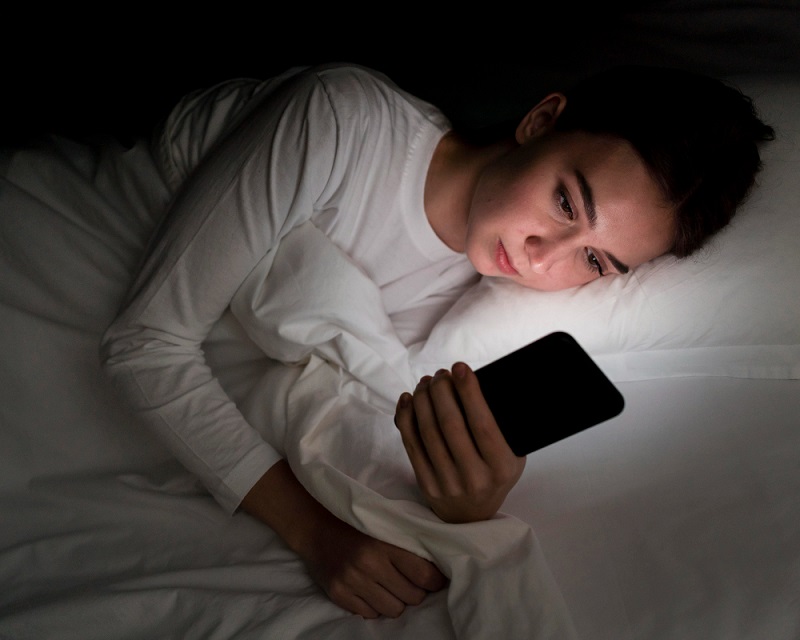 Empat Kebiasaan Malam yang Perlu Dihindari, Bisa Ganggu Ginjal hingga Kesehatan Seksual Pria